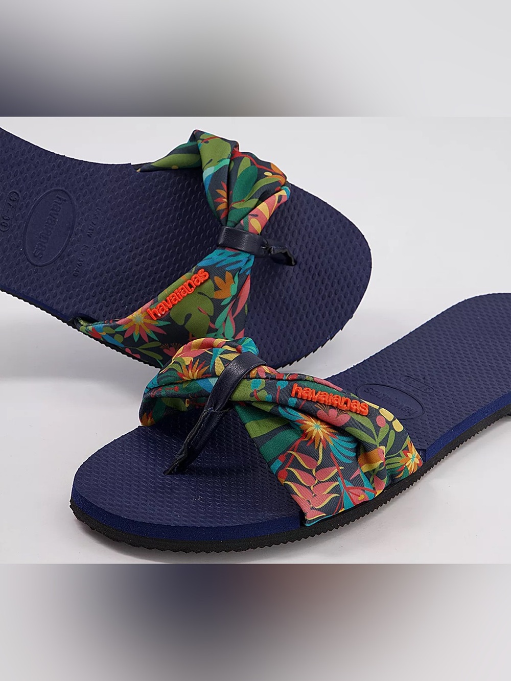Havaianas Navy Flip Flops with Tropical Bow Strap - Size 7/8